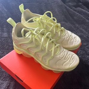 Nike Womens Air Vapormax Plus - Size 7